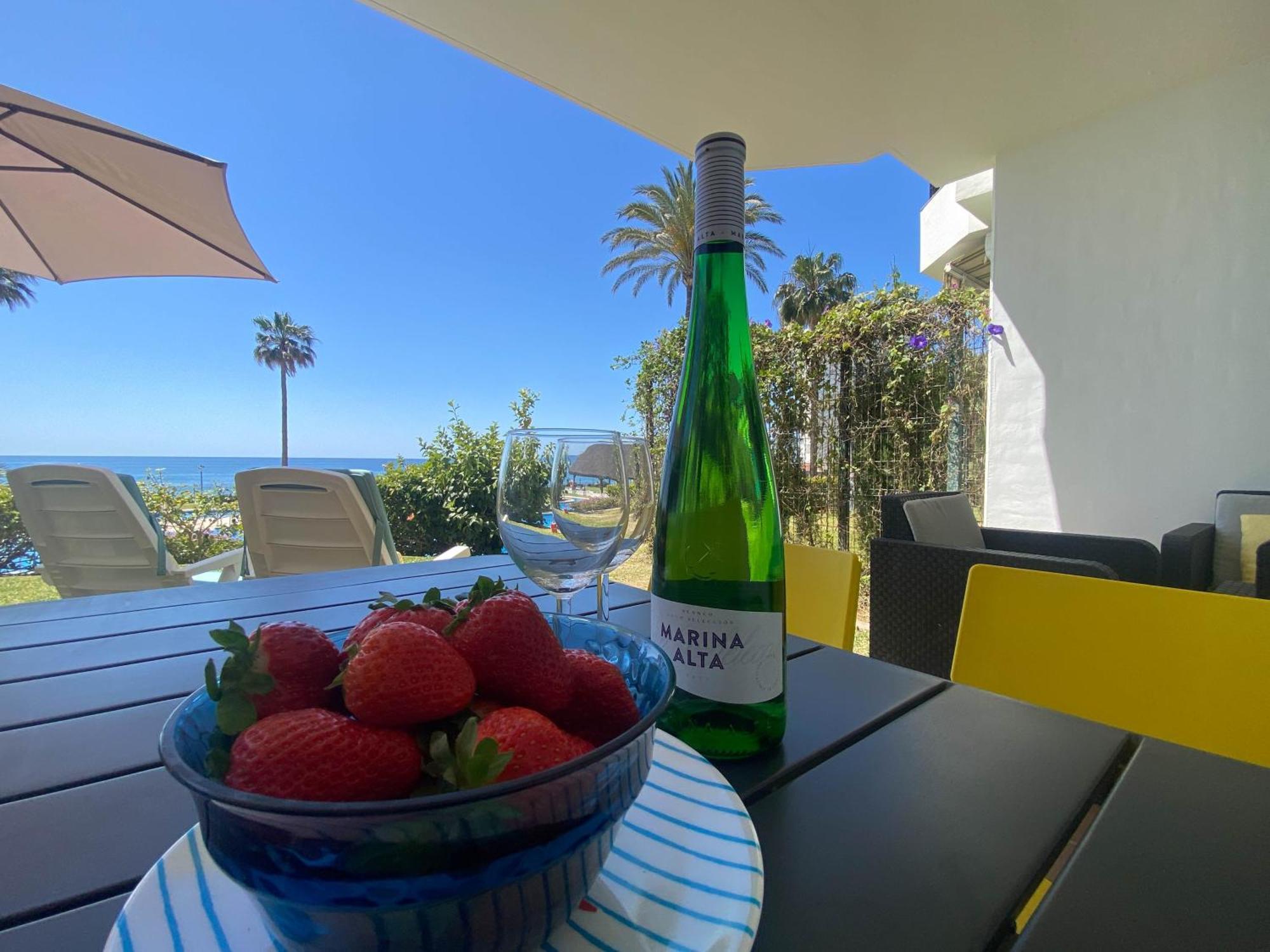 Frontline Beach Ground Floor With Privet Garden, Mi Capricho 16 Mijas Exterior foto