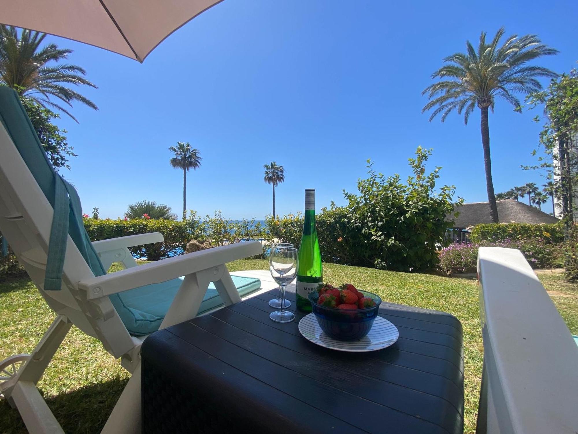 Frontline Beach Ground Floor With Privet Garden, Mi Capricho 16 Mijas Exterior foto