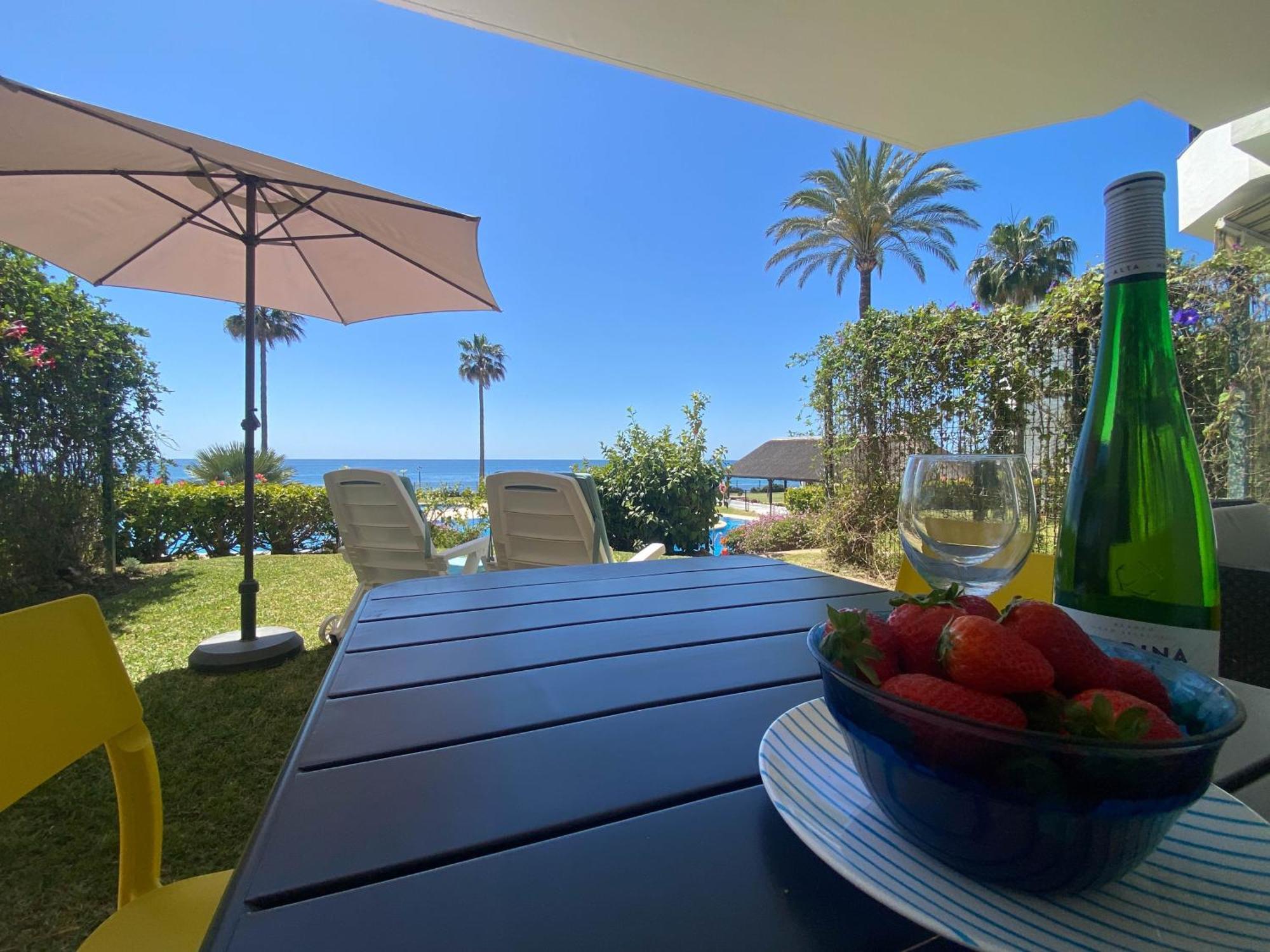 Frontline Beach Ground Floor With Privet Garden, Mi Capricho 16 Mijas Exterior foto