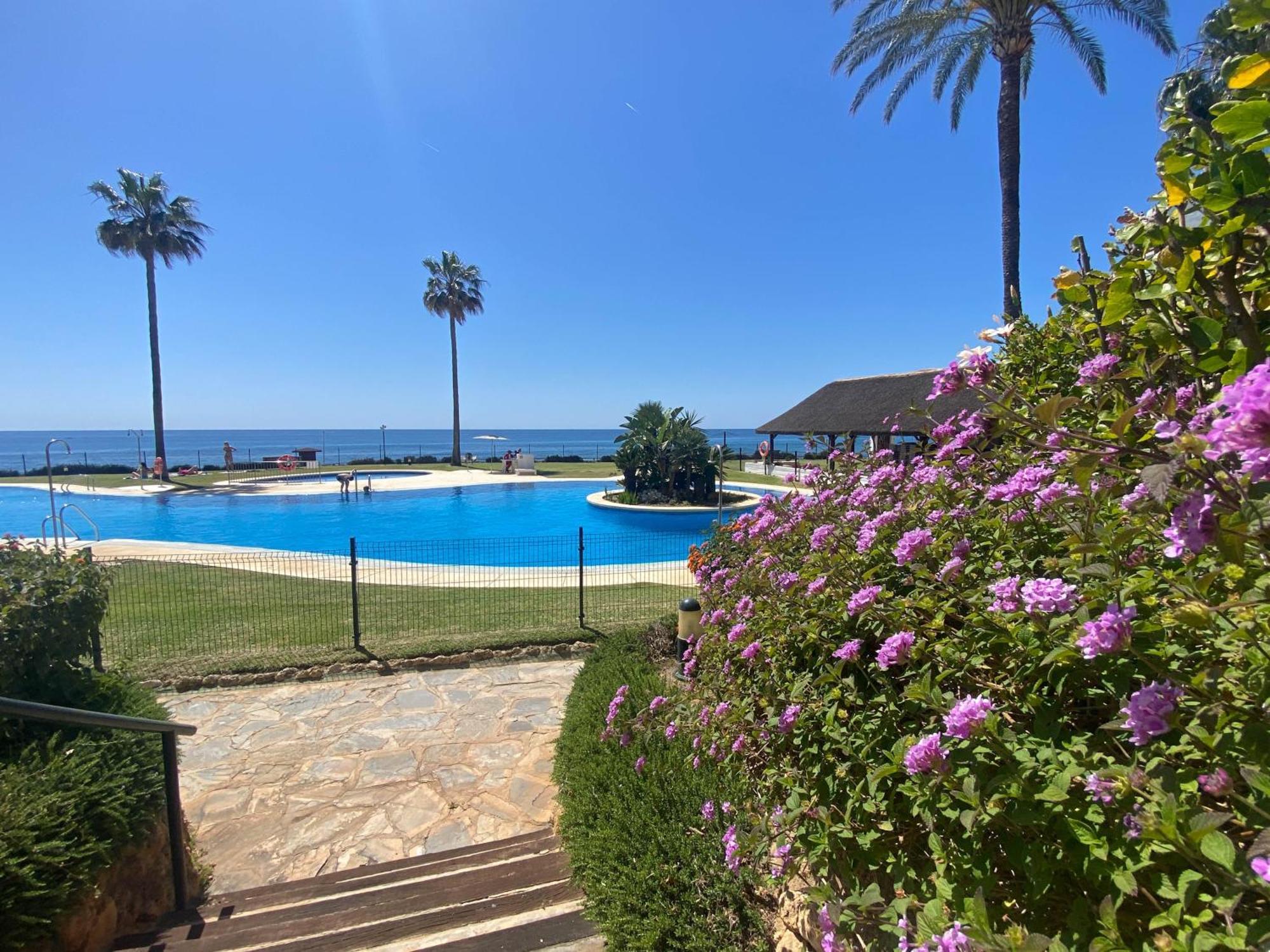Frontline Beach Ground Floor With Privet Garden, Mi Capricho 16 Mijas Exterior foto