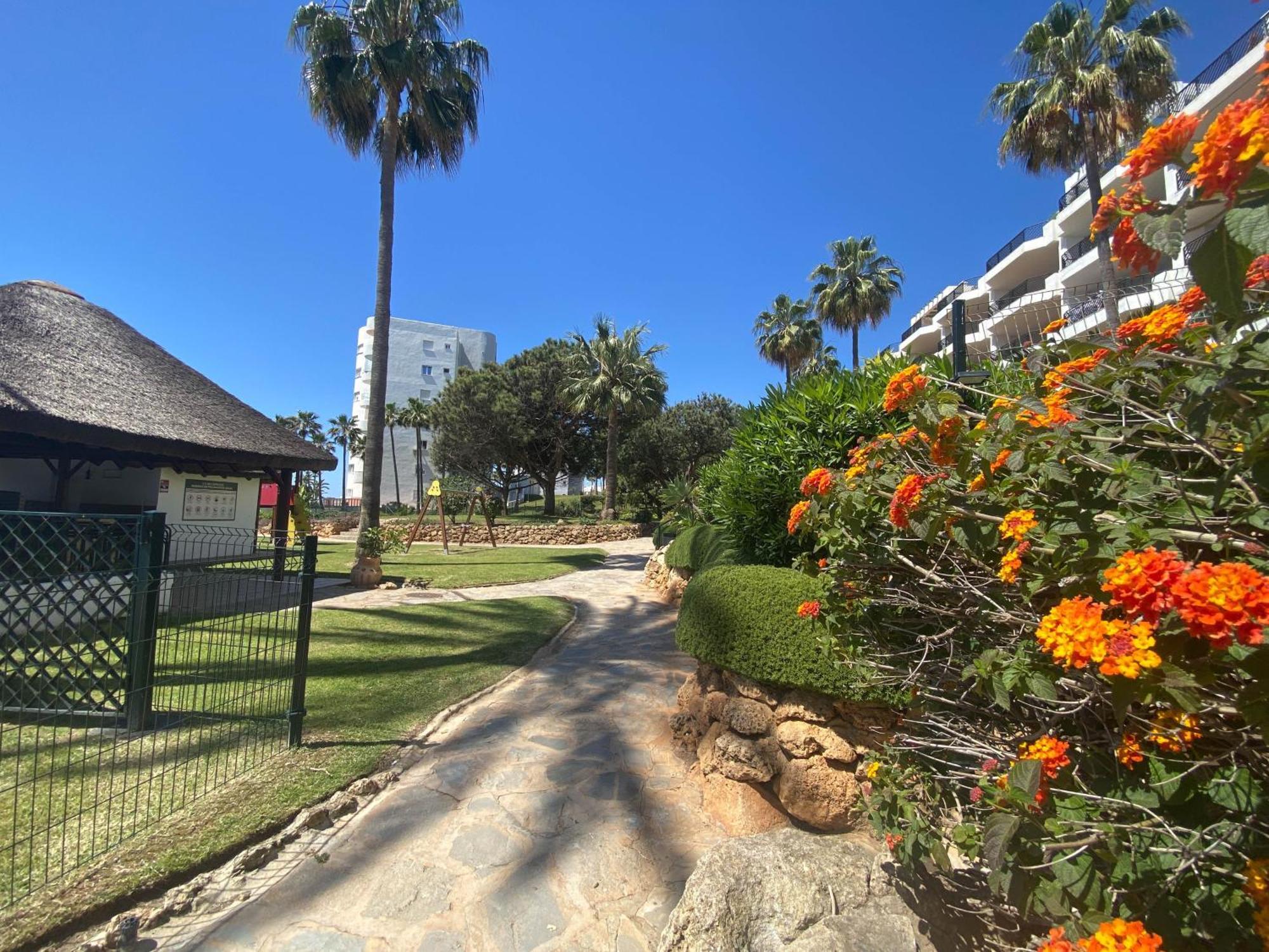 Frontline Beach Ground Floor With Privet Garden, Mi Capricho 16 Mijas Exterior foto